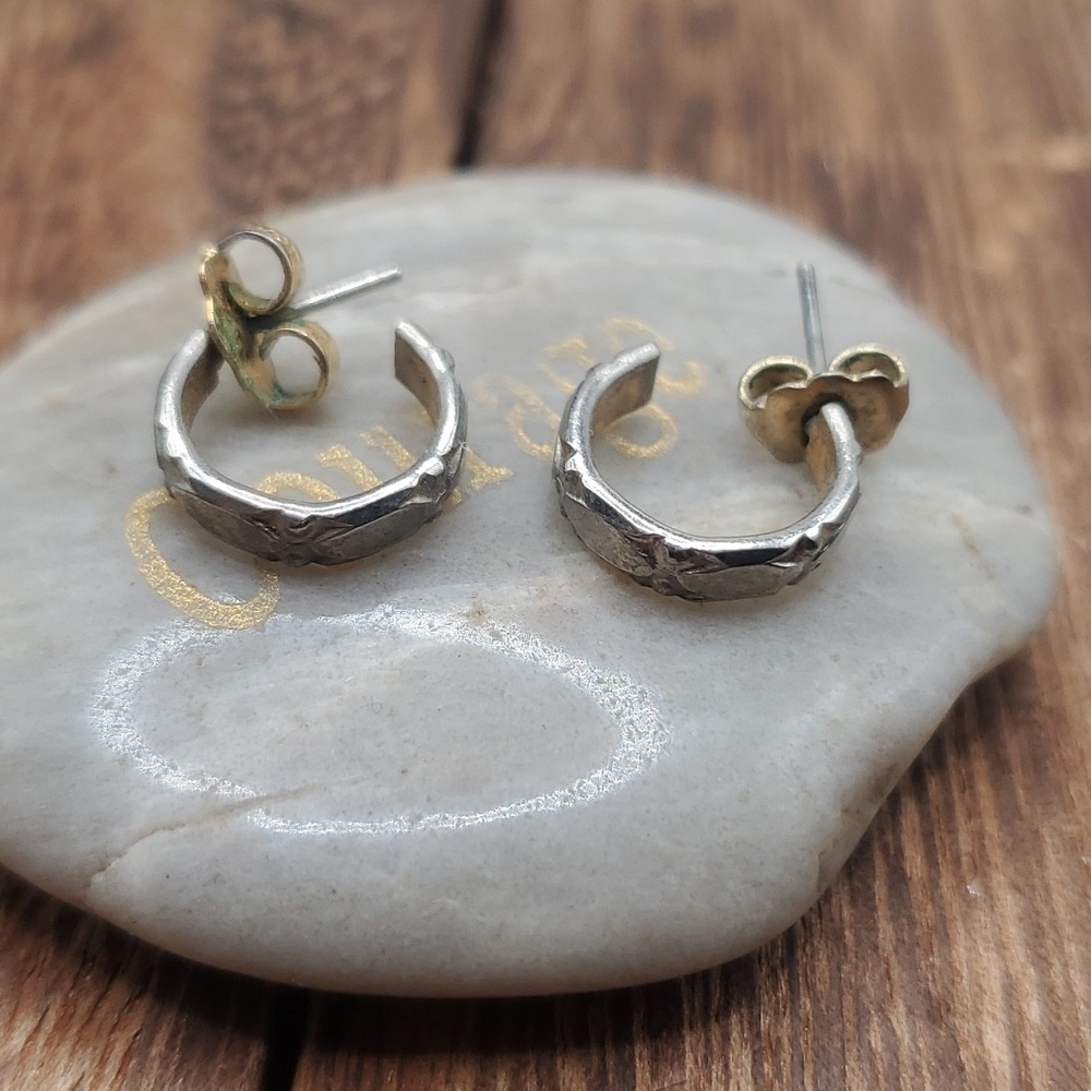 Victorian scroll‎ vintage earrings patina E664